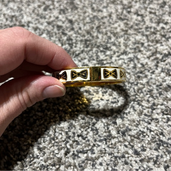 Kate Spade - Tie One On - Gold Tone Bangle Bracelet - Picture 3 of 9